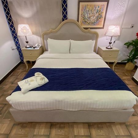 Hotel Oban Lahore Esterno foto