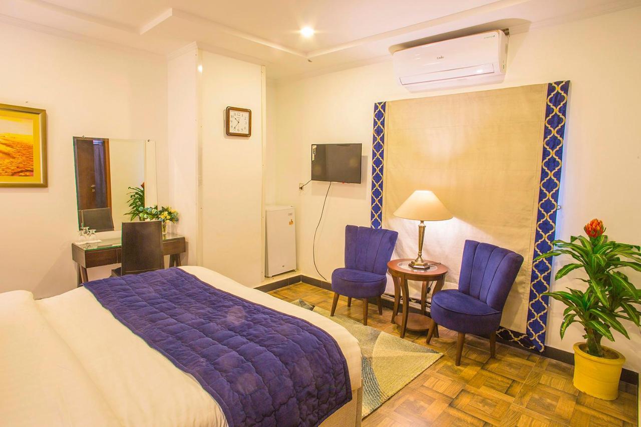 Hotel Oban Lahore Esterno foto