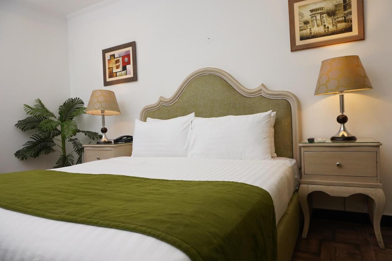Hotel Oban Lahore Esterno foto