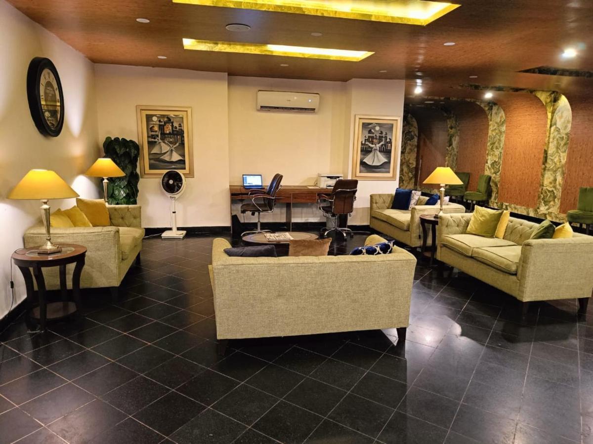 Hotel Oban Lahore Esterno foto