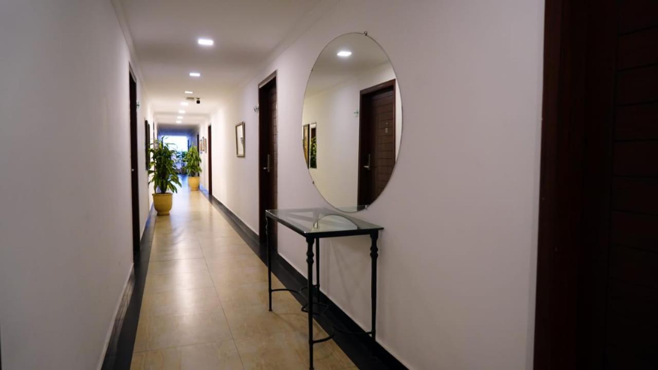 Hotel Oban Lahore Esterno foto