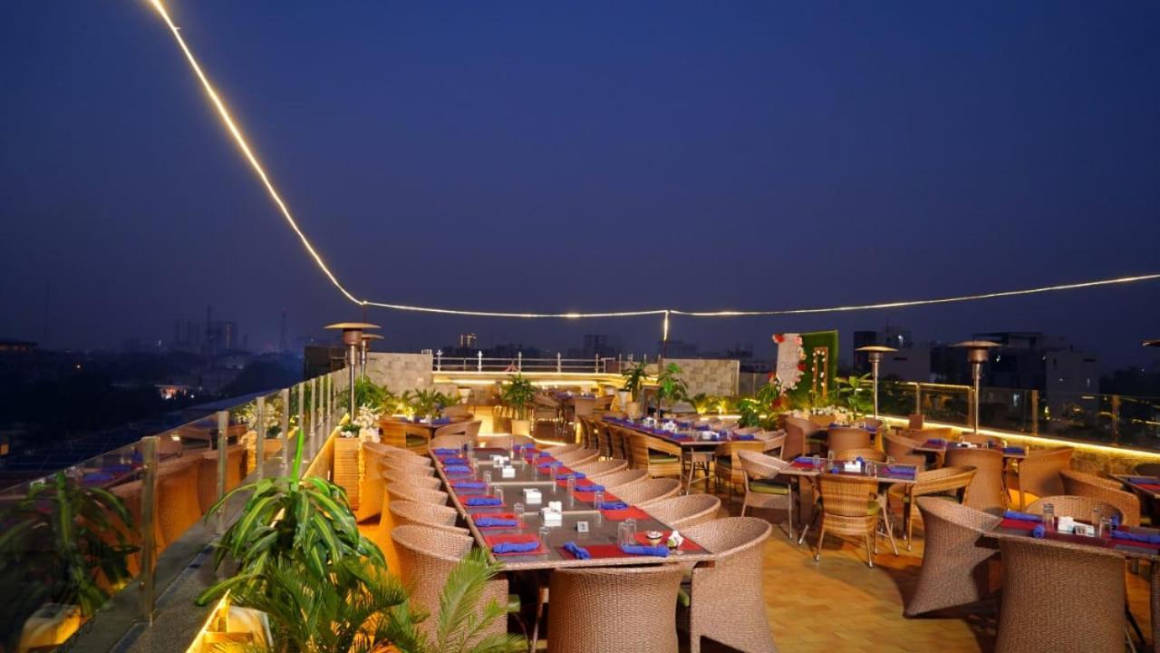 Hotel Oban Lahore Esterno foto