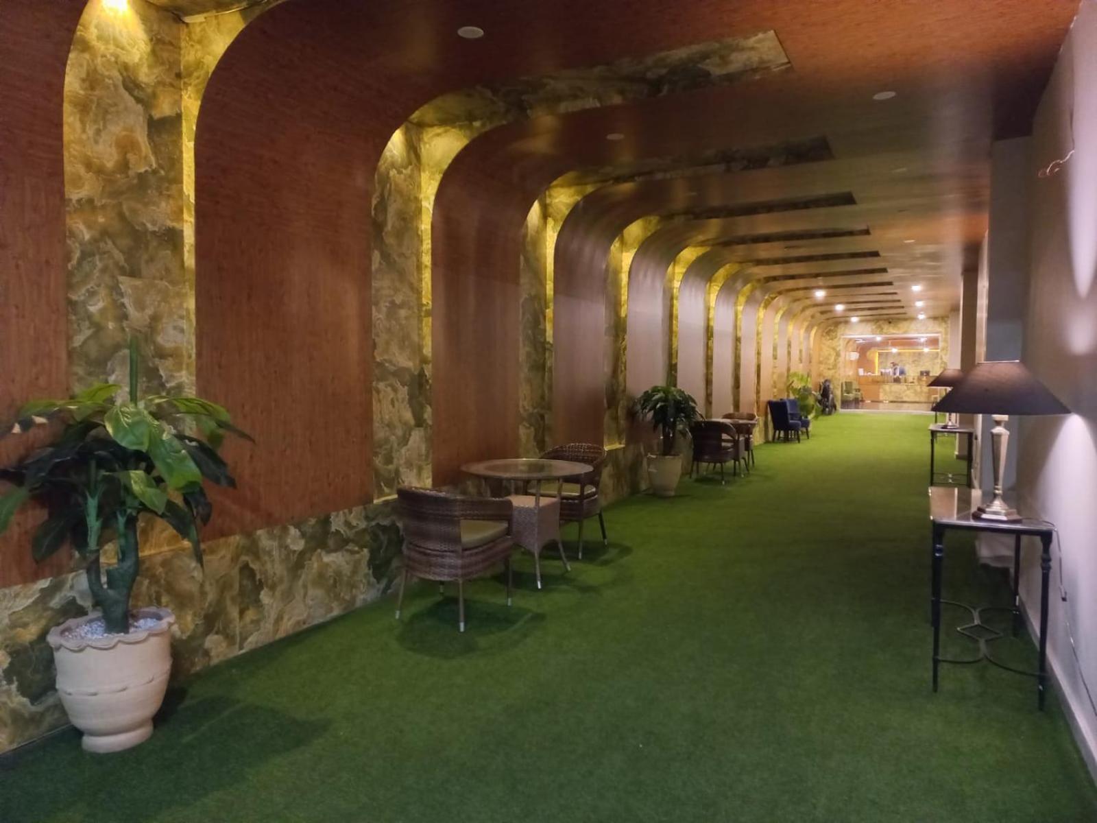 Hotel Oban Lahore Esterno foto