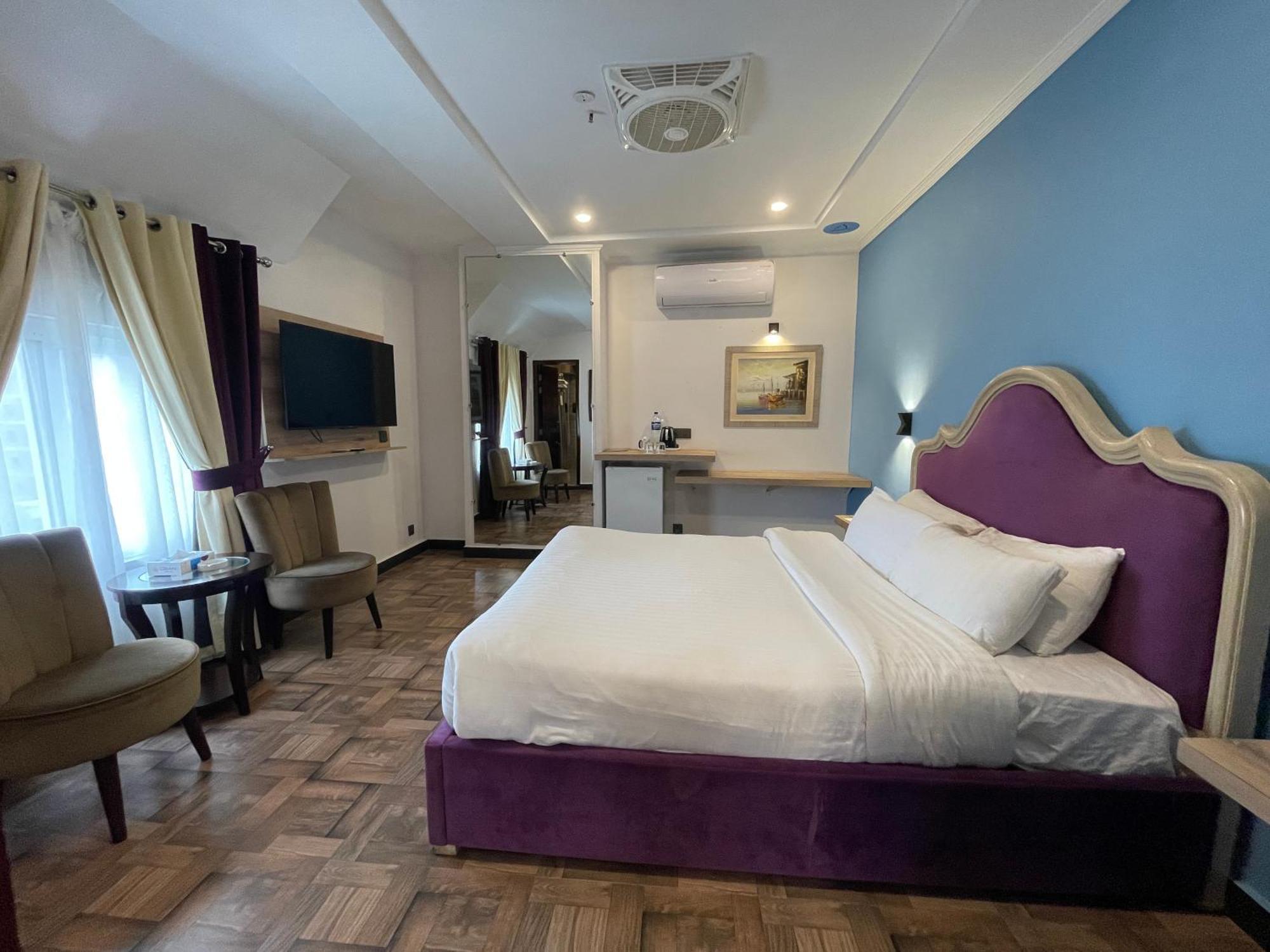 Hotel Oban Lahore Esterno foto
