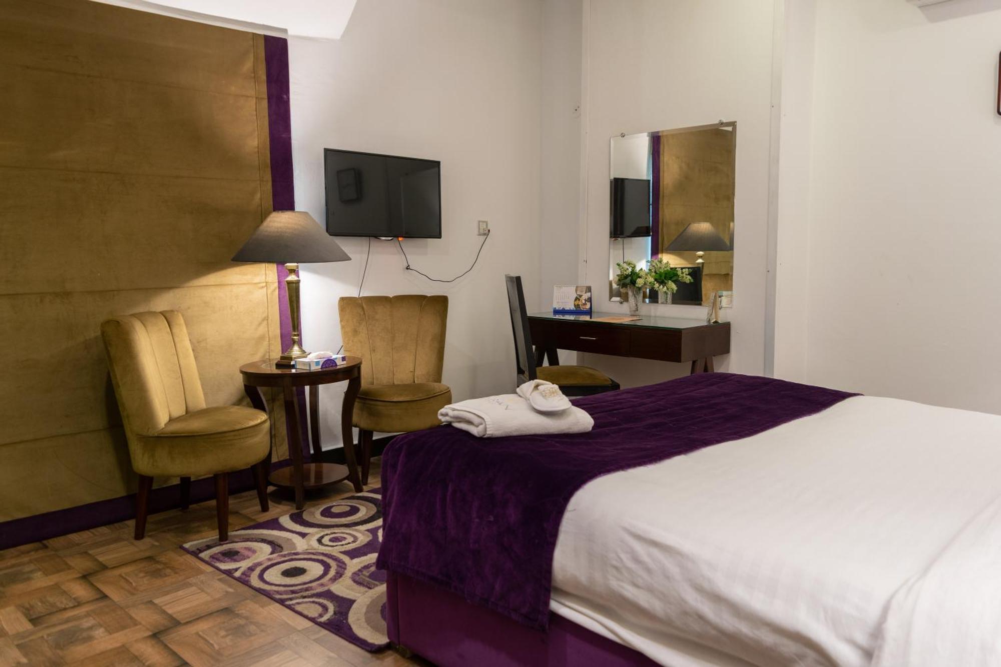 Hotel Oban Lahore Esterno foto