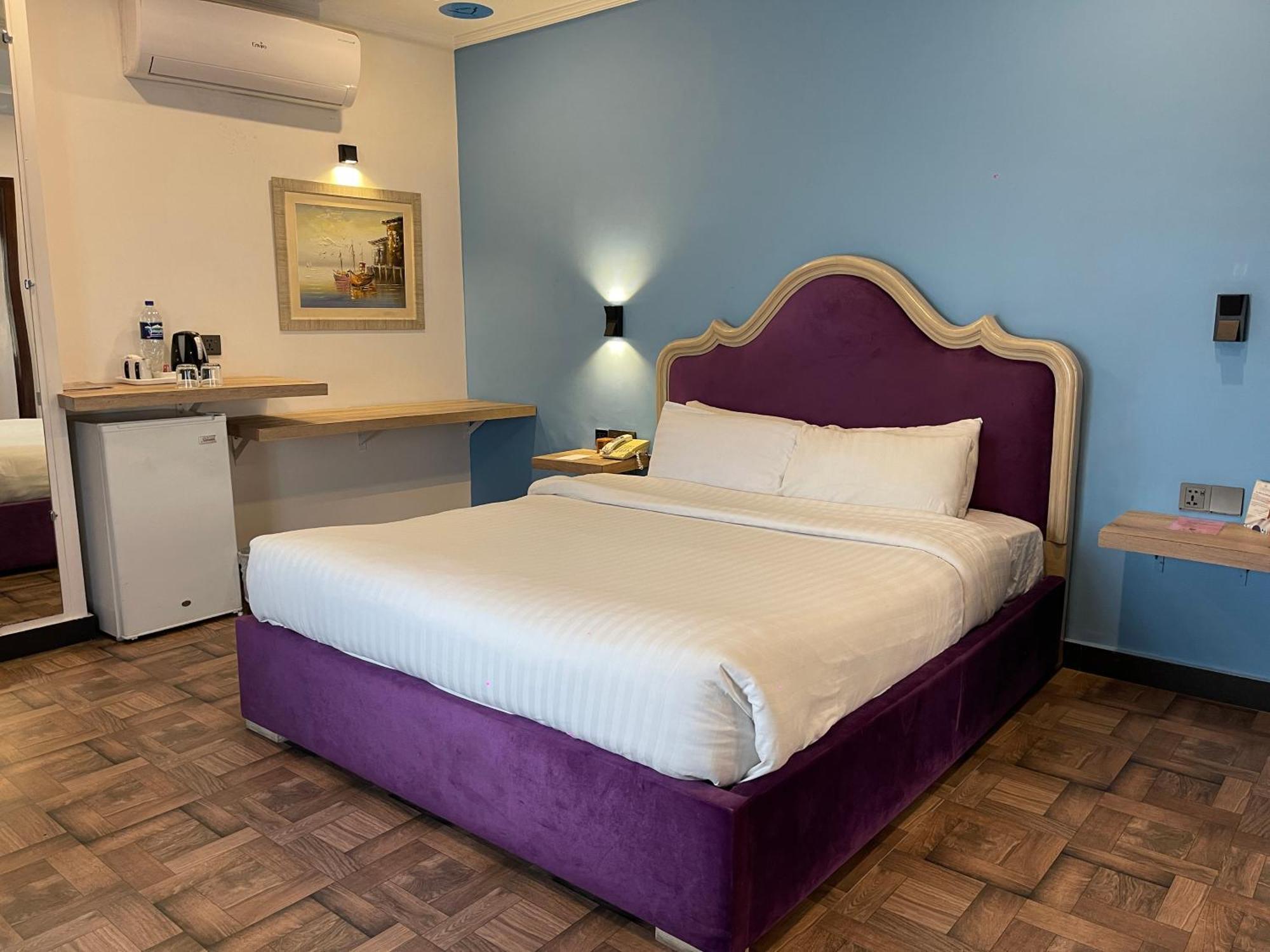 Hotel Oban Lahore Esterno foto
