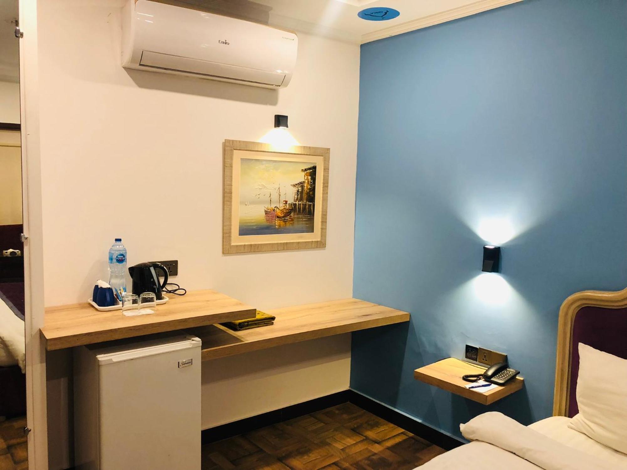 Hotel Oban Lahore Esterno foto