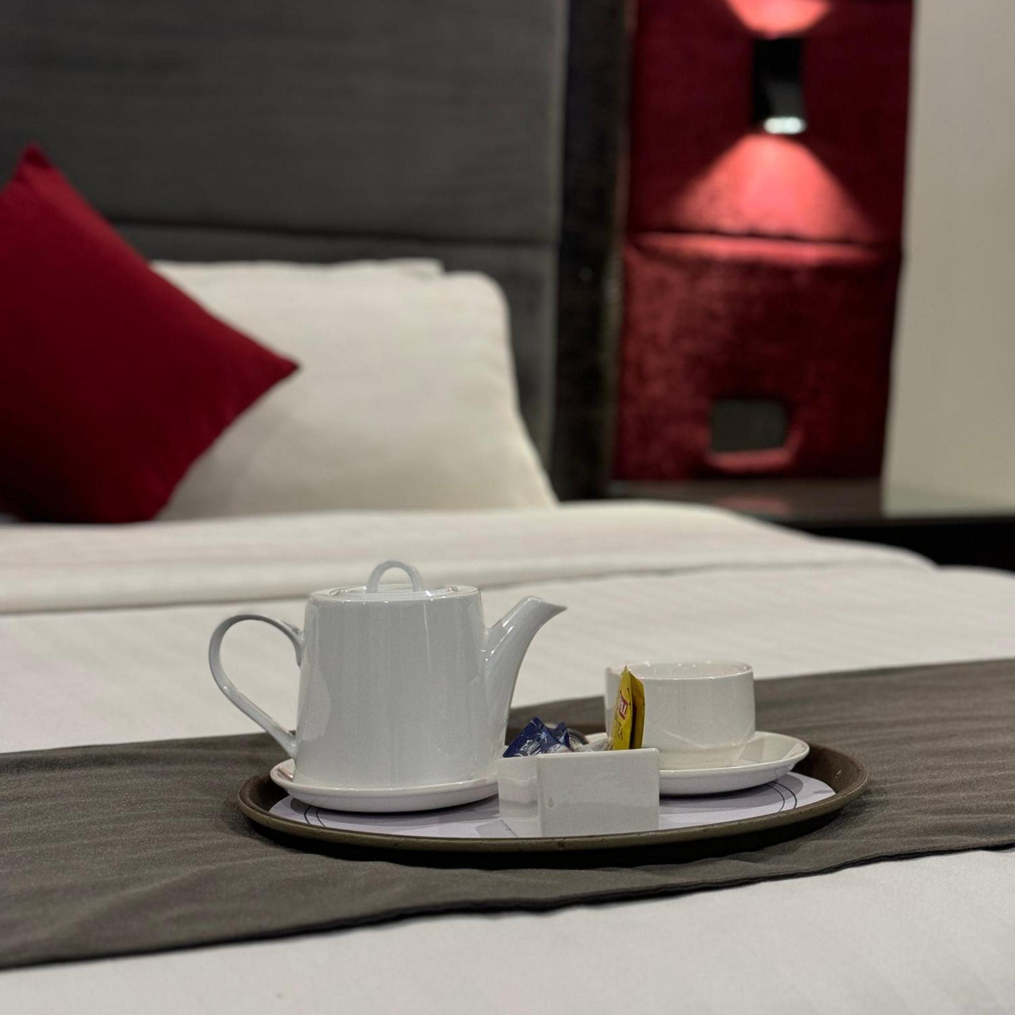 Hotel Oban Lahore Esterno foto