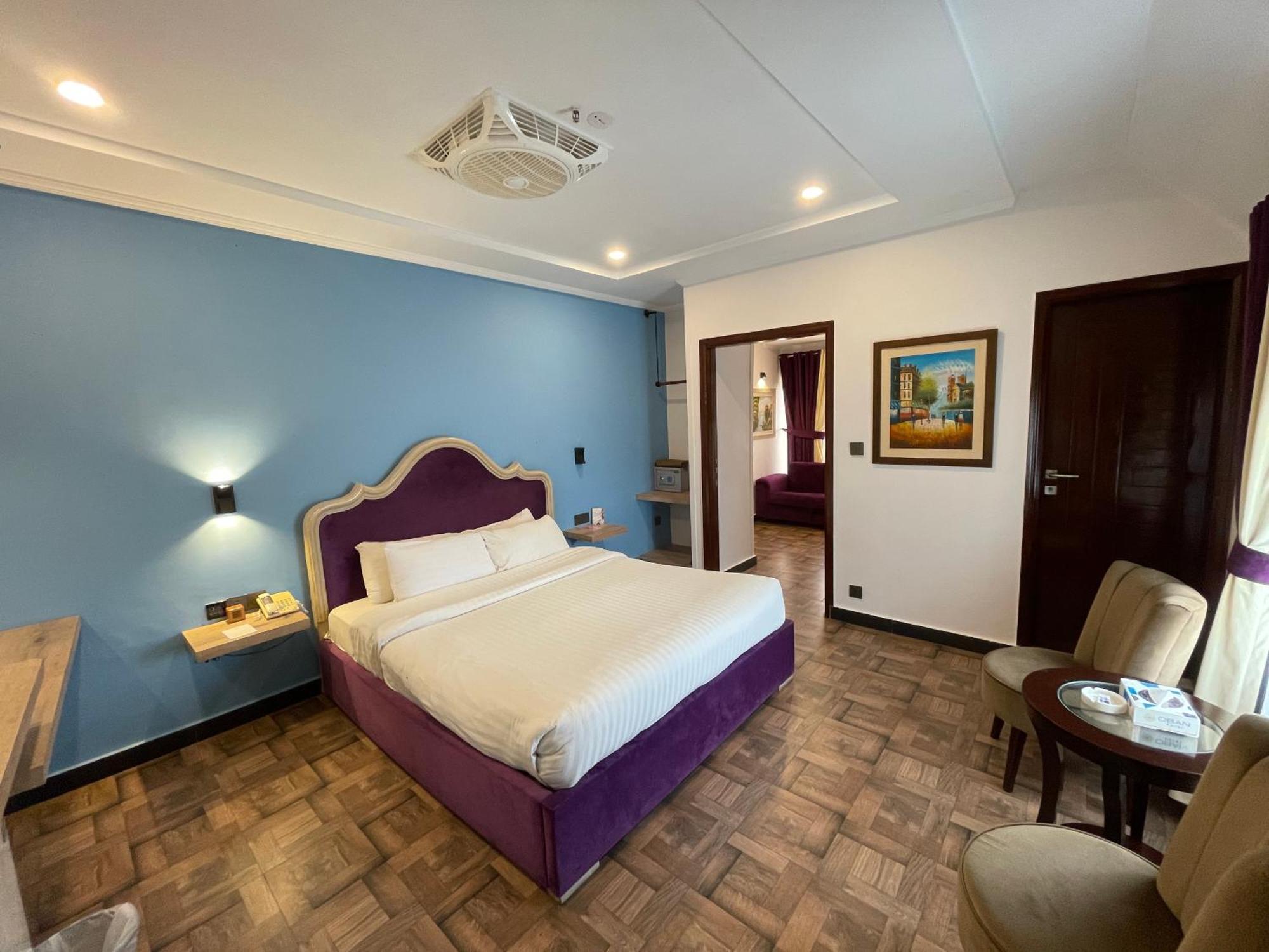 Hotel Oban Lahore Esterno foto