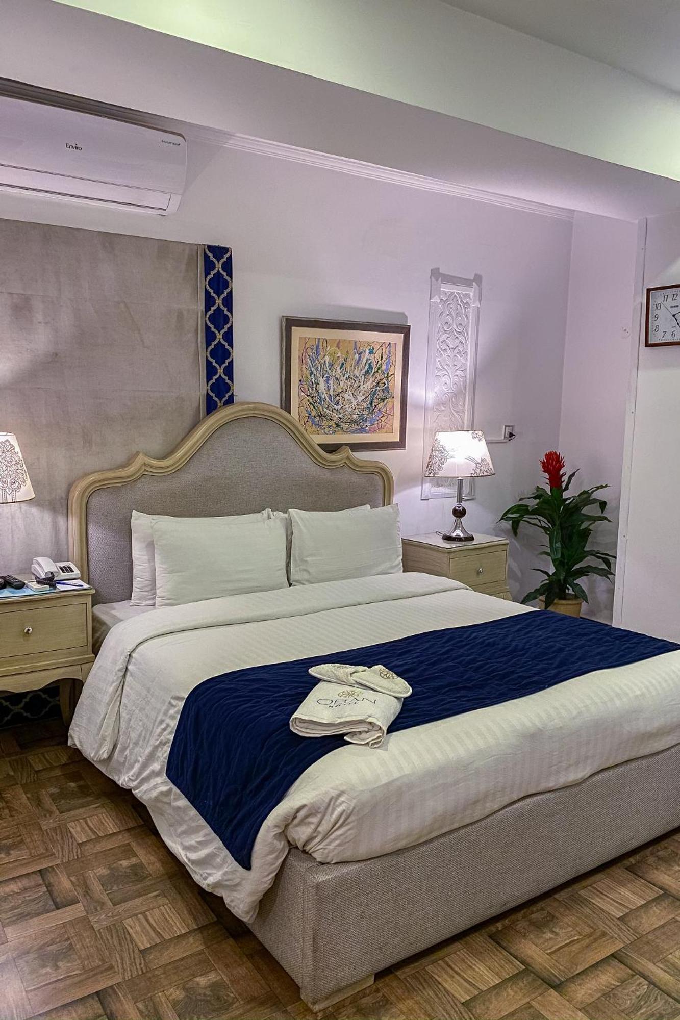 Hotel Oban Lahore Esterno foto