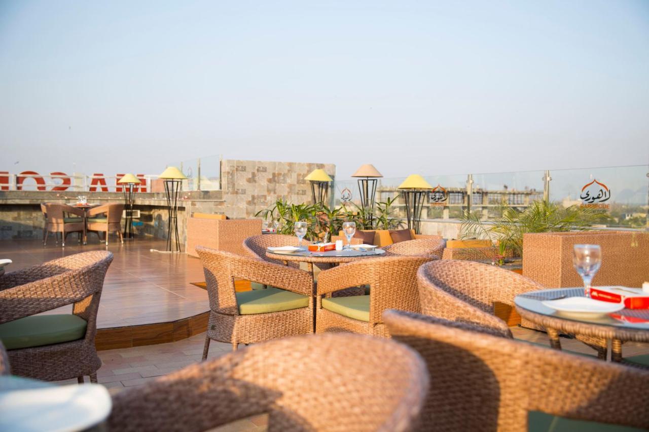 Hotel Oban Lahore Esterno foto