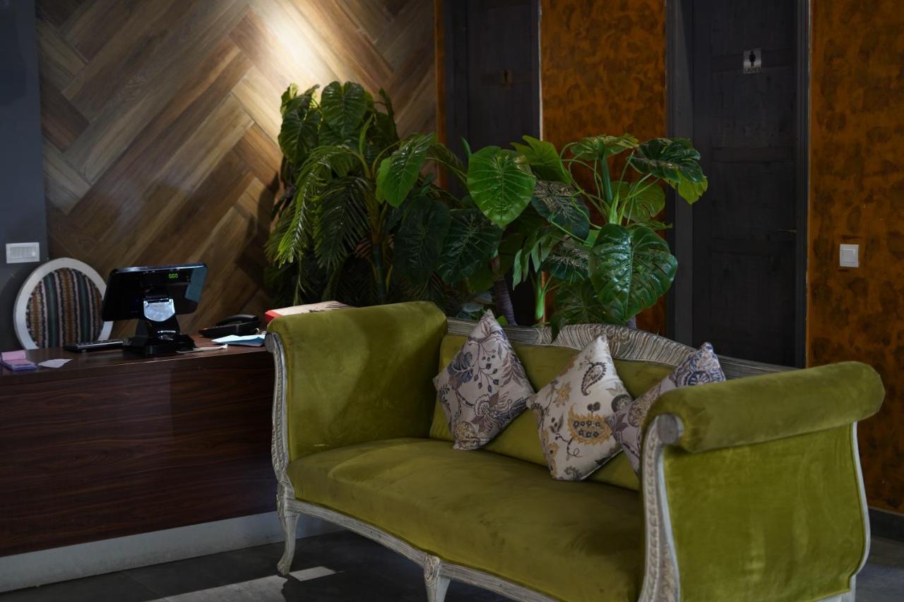 Hotel Oban Lahore Esterno foto