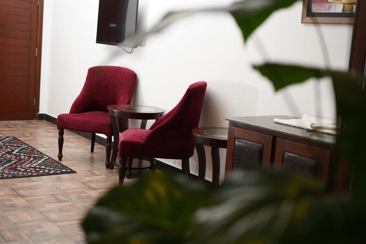 Hotel Oban Lahore Esterno foto